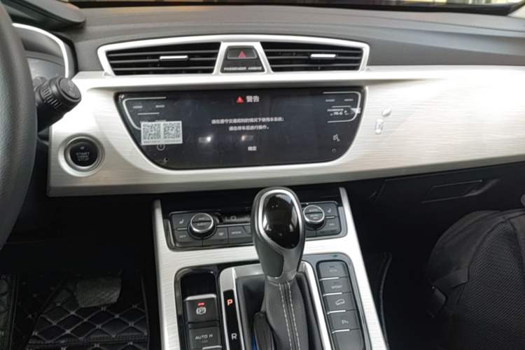Used Geely Auto Emgrand X7 Sport 2018 1.8TD Automatic Two-Wheel Drive Smart 4G Connected Version Audio And AC Panel