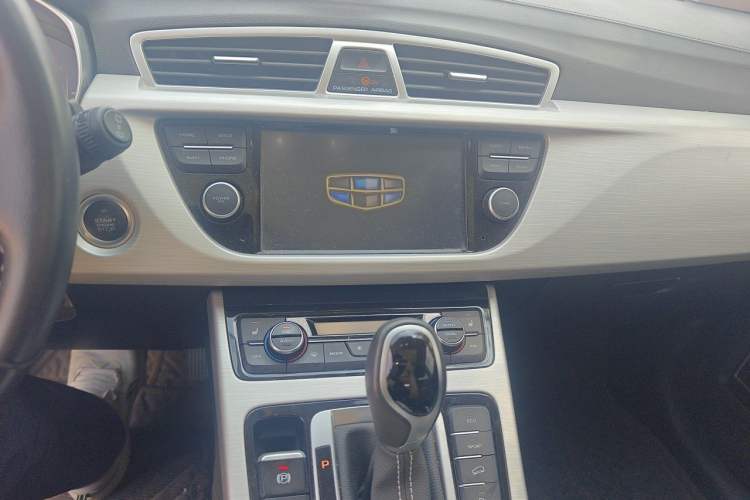 Used Geely Auto Emgrand X7 Sport 2018 1.8TD Automatic Two-Wheel Drive Smart Connect 4G Internet Edition Audio And AC Panel