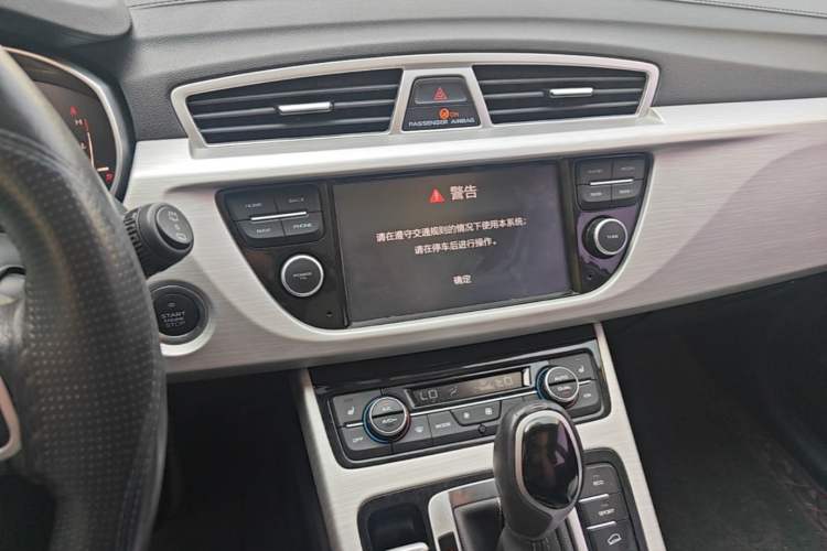 Used Geely Auto Emgrand X7 Sport 2018 1.8TD Automatic Two-Wheel Drive Smart Connect 4G Internet Edition Audio And AC Panel