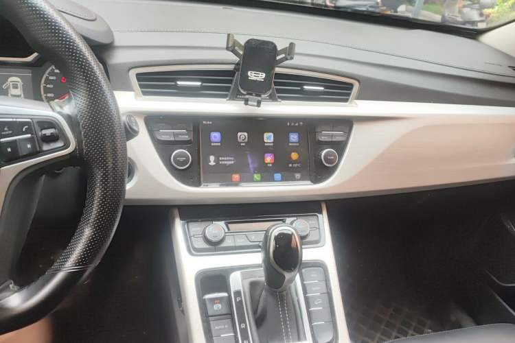 Used Geely Auto Emgrand X7 Sport 2018 1.8TD Automatic Two-Wheel Drive Zhiya Model Audio And AC Panel