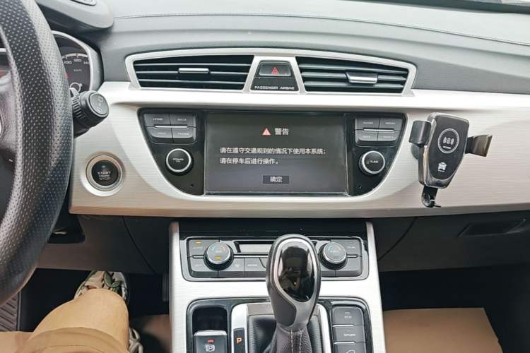 Used Geely Auto Emgrand X7 Sport 2018 1.8TD Automatic Two-Wheel Drive Zhiya Model Audio And AC Panel
