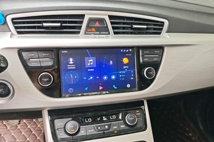 Used Geely Auto Emgrand X7 Sport 2018 1.8TD Manual Two-Wheel Drive Zhiya Model Audio And AC Panel