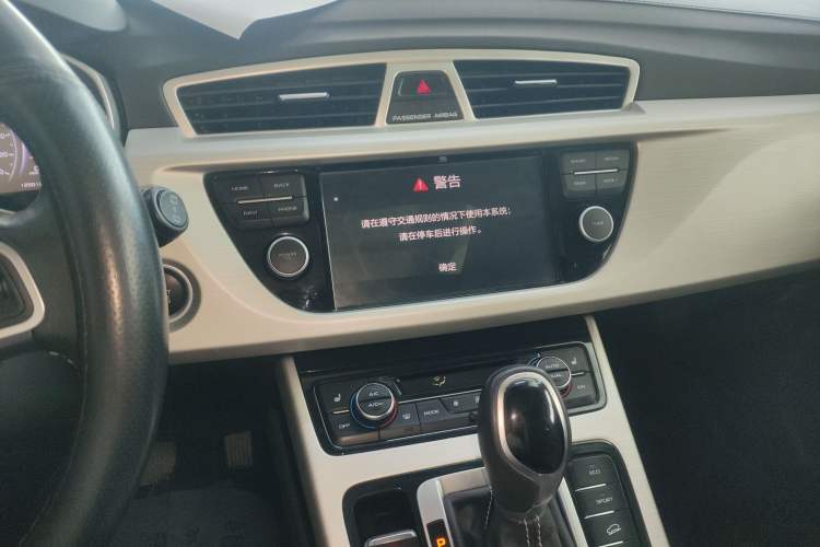 Used Geely Auto Emgrand X7 Sport 2018 1.8TD Automatic Two-Wheel Drive Smart Connect 4G Internet Edition Audio And AC Panel