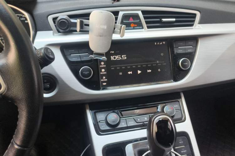 Used Geely Auto Emgrand X7 Sport 2018 1.8TD Automatic Two-Wheel Drive Zhiya Model Audio And AC Panel