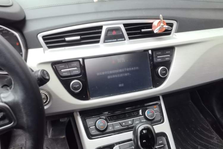 Used Geely Auto Emgrand X7 Sport 2018 1.8TD Automatic Two-Wheel Drive Zhiya Model Audio And AC Panel