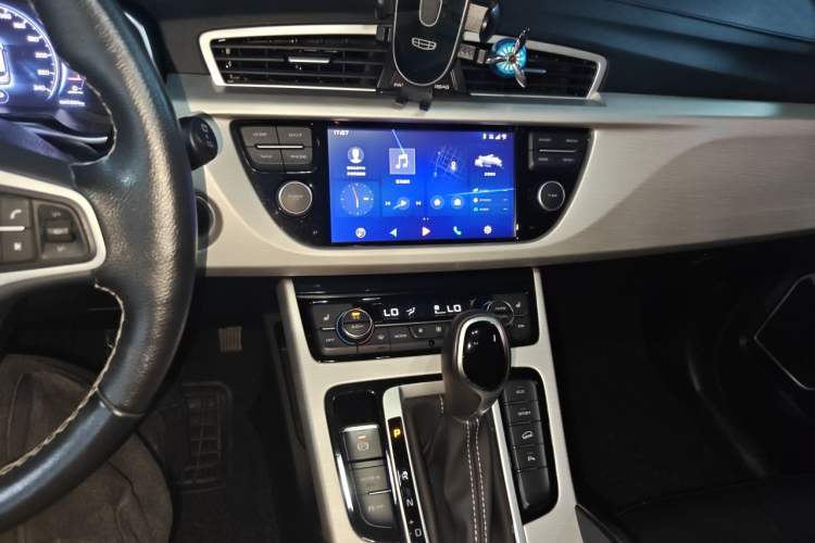 Used Geely Auto Emgrand X7 Sport 2018 1.8TD Automatic Two-Wheel Drive Smart Connect 4G Internet Edition Audio And AC Panel
