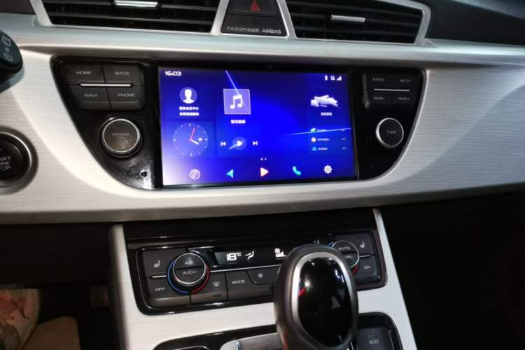 Used Geely Auto Emgrand X7 Sport 2018 1.8TD Automatic Two-Wheel Drive Smart Connect 4G Internet Edition Audio And AC Panel