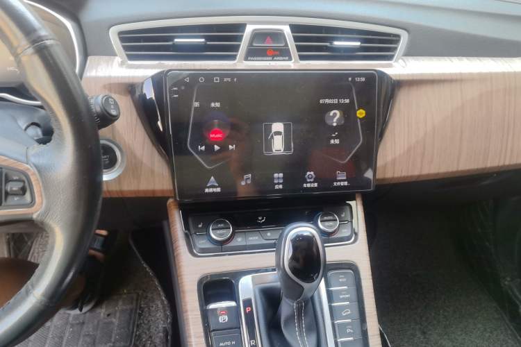 Used Geely Auto Emgrand X7 Sport 2018 1.8TD Automatic Two-Wheel Drive Smart Connect 4G Internet Edition Audio And AC Panel