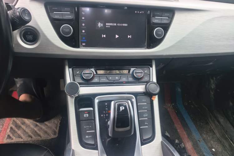 Used Geely Auto Emgrand X7 Sport 2018 1.8TD Automatic Two-Wheel Drive Smart Connect 4G Internet Edition Audio And AC Panel