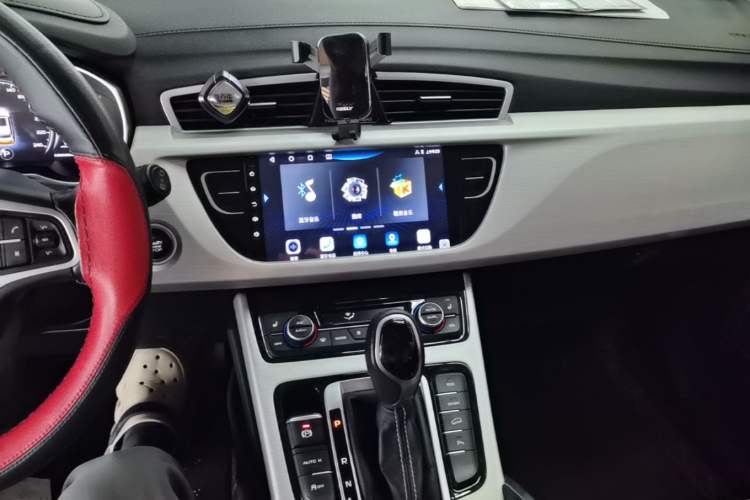 Used Geely Auto Emgrand X7 Sport 2018 1.8TD Automatic Two-Wheel Drive Smart Connect 4G Internet Edition Audio And AC Panel