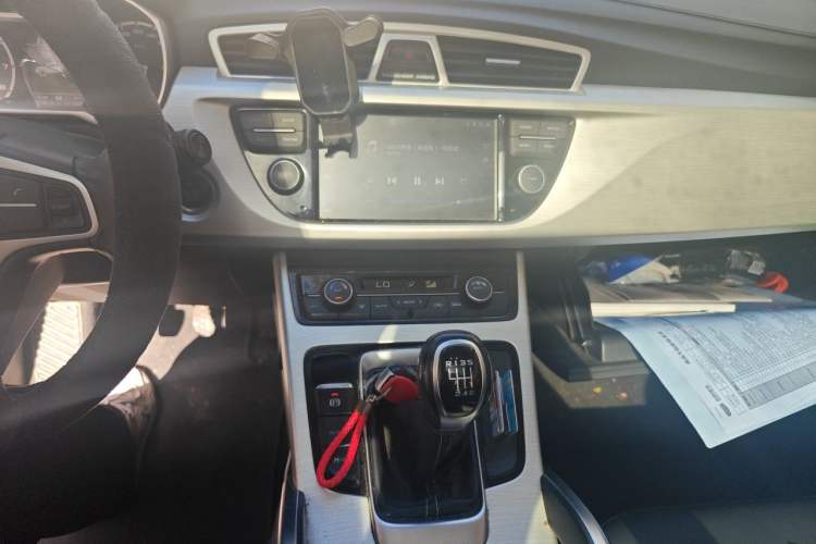 Used Geely Auto Emgrand X7 Sport 2018 2.0L Manual Two-Wheel Drive Zhiya Version Audio And AC Panel