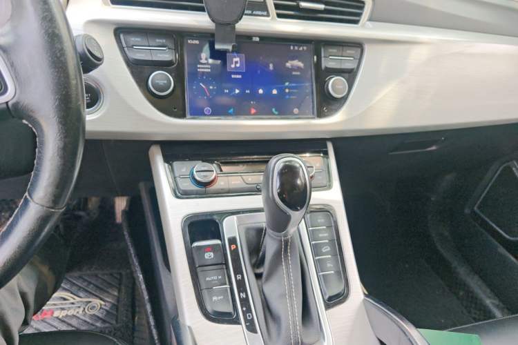 Used Geely Auto Emgrand X7 Sport 2018 1.8TD Automatic Two-Wheel Drive Smart Connect 4G Internet Edition Audio And AC Panel