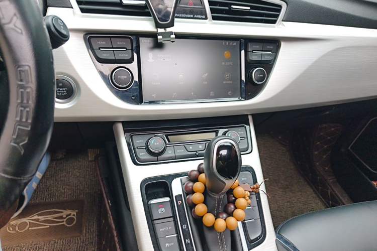 Used Geely Auto Emgrand X7 Sport 2018 1.8TD Automatic Two-Wheel Drive Zhiya Model Audio And AC Panel
