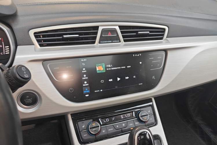 Used Geely Auto Emgrand X7 Sport 2018 1.8TD Automatic Two-Wheel Drive ZhiZun Model with 4G Connectivity Audio And AC Panel