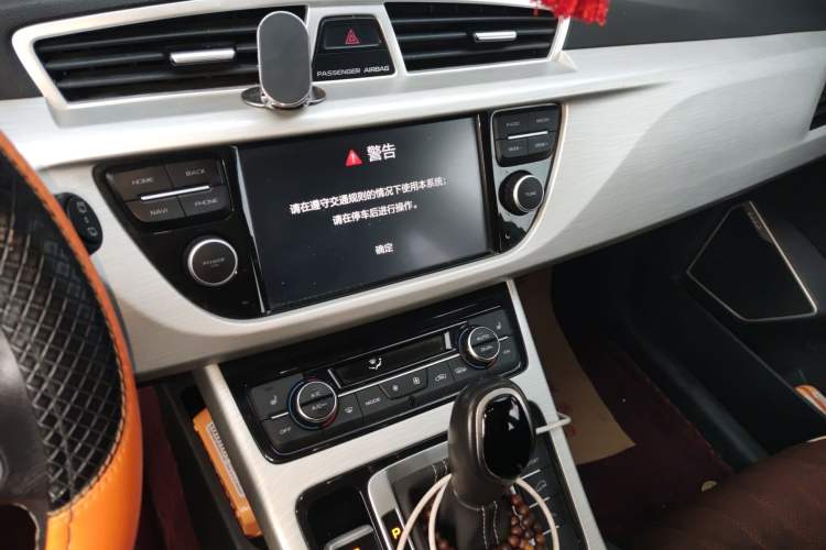 Used Geely Auto Emgrand X7 Sport 2018 1.8TD Automatic Two-Wheel Drive Smart Connect 4G Internet Edition Audio And AC Panel