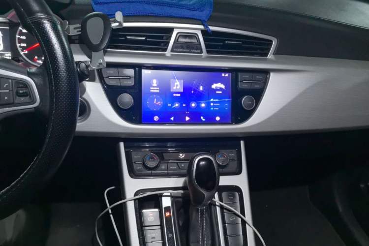 Used Geely Auto Emgrand X7 Sport 2018 1.8TD Automatic Two-Wheel Drive Zhiya Model Audio And AC Panel