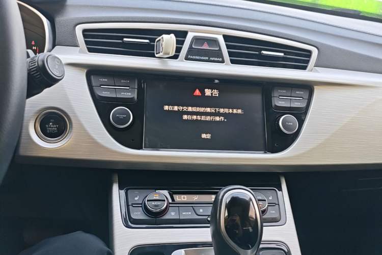 Used Geely Auto Emgrand X7 Sport 2018 1.8TD Automatic Two-Wheel Drive Smart Connect 4G Internet Edition Audio And AC Panel