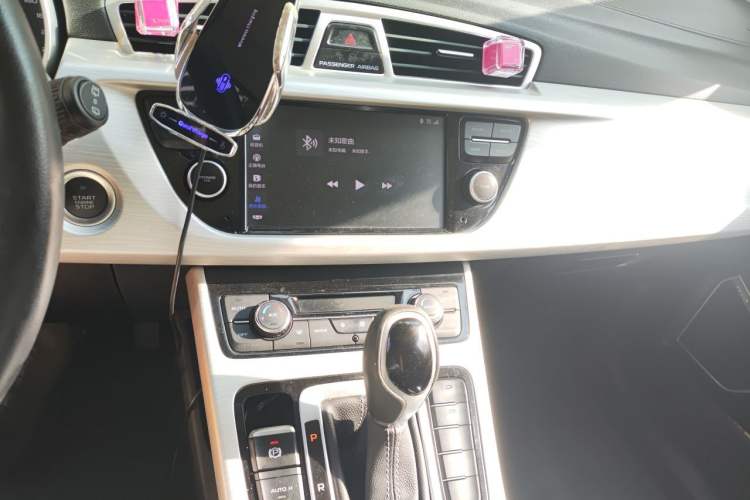 Used Geely Auto Emgrand X7 Sport 2018 1.8TD Automatic Two-Wheel Drive Zhiya Model Audio And AC Panel