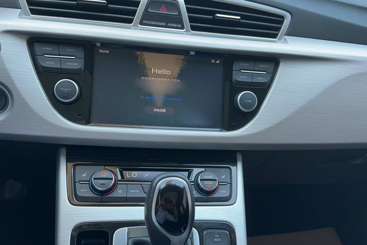 Used Geely Auto Emgrand X7 Sport 2018 1.8TD Automatic Two-Wheel Drive Smart Connect 4G Internet Edition Audio And AC Panel