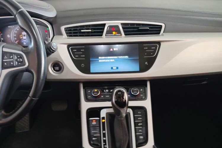 Used Geely Auto Emgrand X7 Sport 2018 1.8TD Automatic All-Wheel-Drive ZhiZun Model with 4G Connectivity Audio And AC Panel