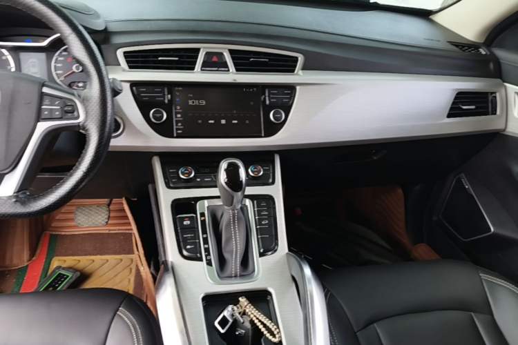 Used Geely Auto Emgrand X7 Sport 2018 1.8TD Automatic Two-Wheel Drive Zhiya Model Audio And AC Panel