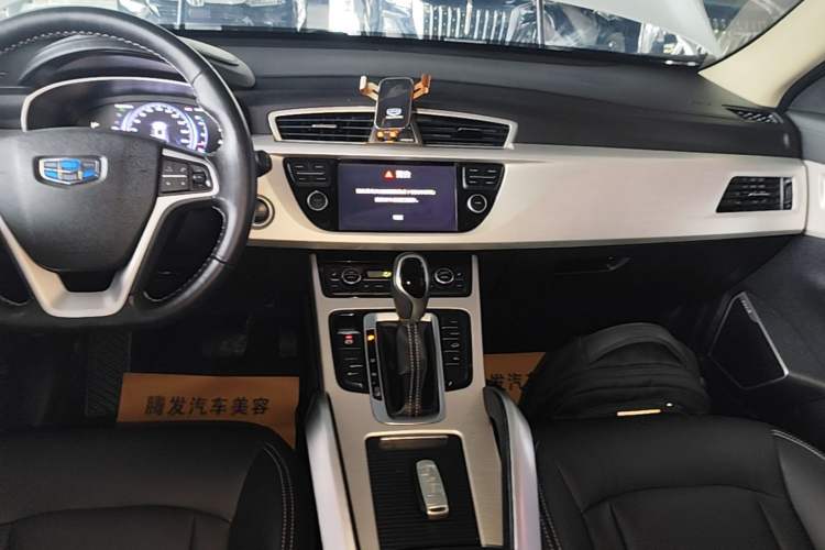 Used Geely Auto Emgrand X7 Sport 2018 1.8TD Automatic Two-Wheel Drive Smart Connect 4G Internet Edition Audio And AC Panel