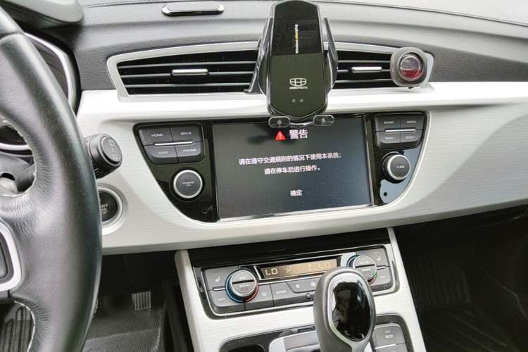 Used Geely Auto Emgrand X7 Sport 2018 1.8TD Automatic Two-Wheel Drive Smart Connect 4G Internet Edition Audio And AC Panel