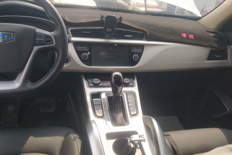 Used Geely Auto Emgrand X7 Sport 2018 1.8TD Automatic Two-Wheel Drive Smart Connect 4G Internet Edition Audio And AC Panel
