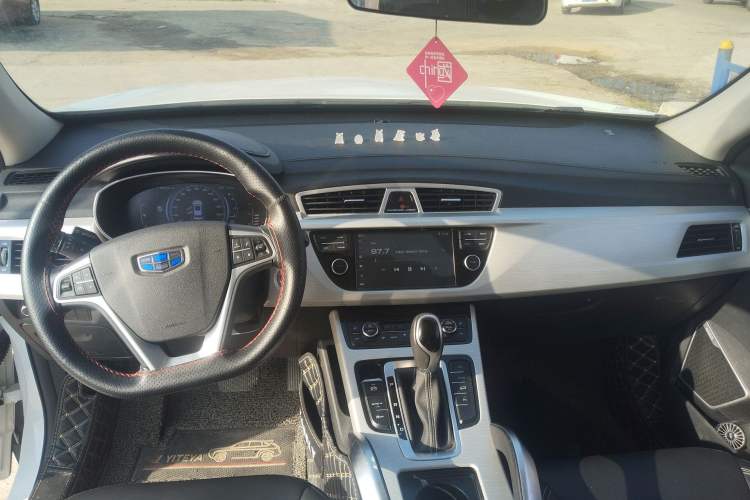 Used Geely Auto Emgrand X7 Sport 2018 1.8TD Automatic Two-Wheel Drive Smart Connect 4G Internet Edition Audio And AC Panel
