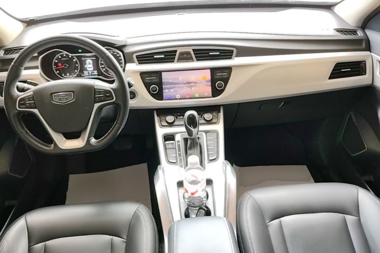 Used Geely Auto Emgrand X7 Sport 2018 1.8TD Automatic Two-Wheel Drive Zhiya Model Center Console
