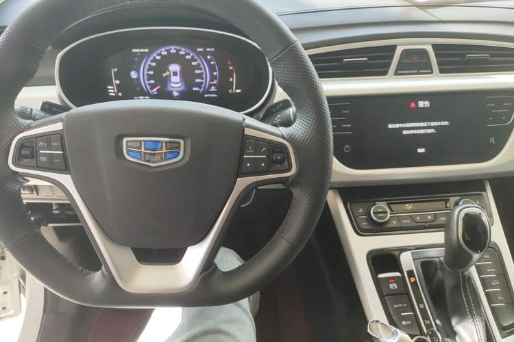 Used Geely Auto Emgrand X7 Sport 2018 1.8TD Automatic Two-Wheel Drive Smart 4G Connected Version Center Console