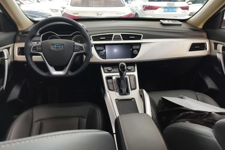 Used Geely Auto Emgrand X7 Sport 2018 1.8TD Automatic Two-Wheel Drive Zhiya Model Center Console