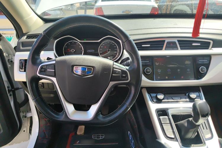 Used Geely Auto Emgrand X7 Sport 2018 2.0L Manual Two-Wheel Drive Zhiya Version Center Console