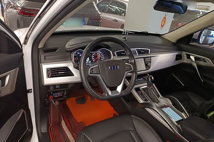 Used Geely Auto Emgrand X7 Sport 2018 1.8TD Automatic Two-Wheel Drive Zhiya Model Center Console