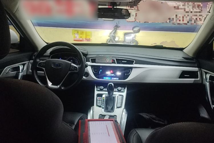Used Geely Auto Emgrand X7 Sport 2018 1.8TD Automatic Two-Wheel Drive Smart Connect 4G Internet Edition Center Console