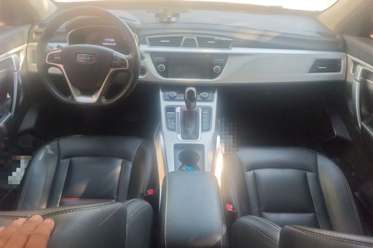 Used Geely Auto Emgrand X7 Sport 2018 1.8TD Automatic Two-Wheel Drive Smart Connect 4G Internet Edition Center Console