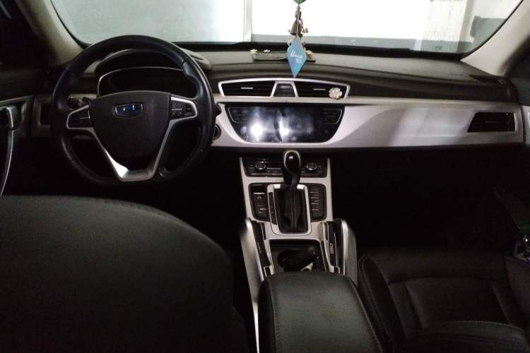 Used Geely Auto Emgrand X7 Sport 2018 1.8TD Automatic Two-Wheel Drive Smart 4G Connected Version Center Console