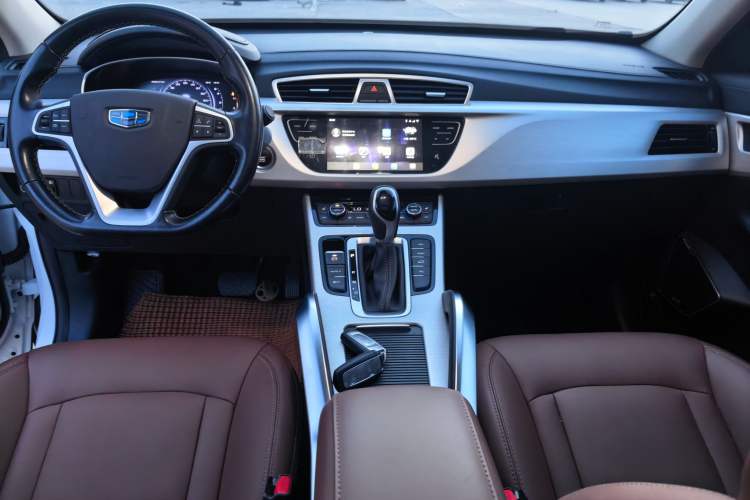 Used Geely Auto Emgrand X7 Sport 2018 1.8TD Automatic Two-Wheel Drive ZhiZun Model with 4G Connectivity Center Console