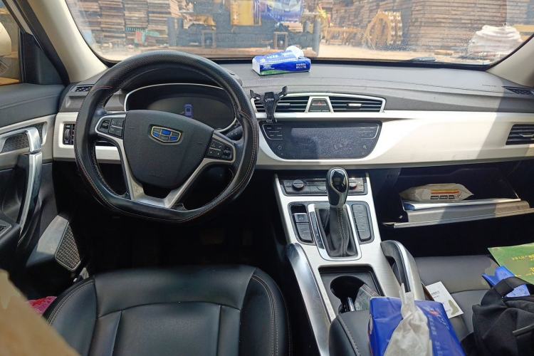 Used Geely Auto Emgrand X7 Sport 2018 1.8TD Automatic Two-Wheel Drive Smart Connect 4G Internet Edition Center Console