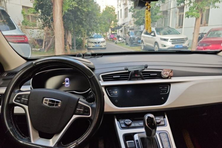 Used Geely Auto Emgrand X7 Sport 2018 1.8TD Automatic Two-Wheel Drive Smart 4G Connected Version Center Console