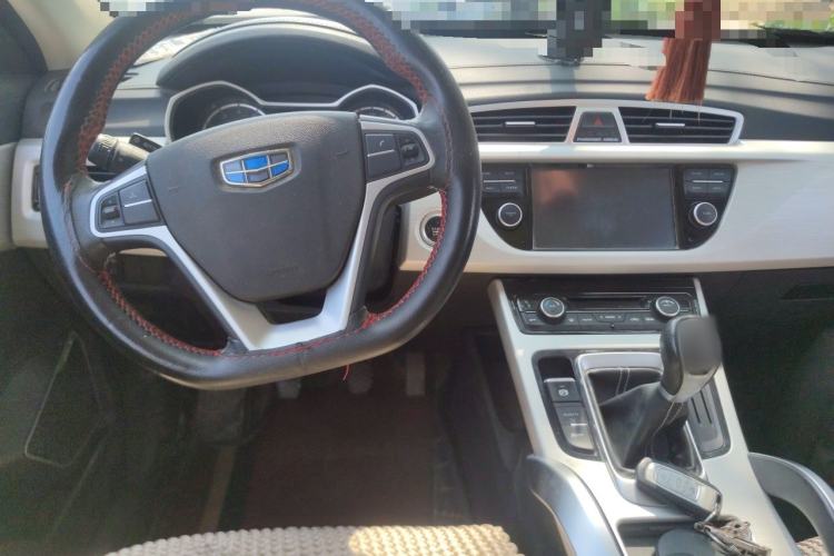 Used Geely Auto Emgrand X7 Sport 2018 2.0L Manual Two-Wheel Drive Zhiya Version Center Console