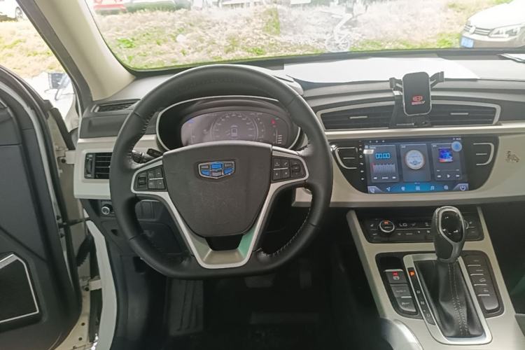 Used Geely Auto Emgrand X7 Sport 2018 1.8TD Automatic Two-Wheel Drive Smart Connect 4G Internet Edition Center Console