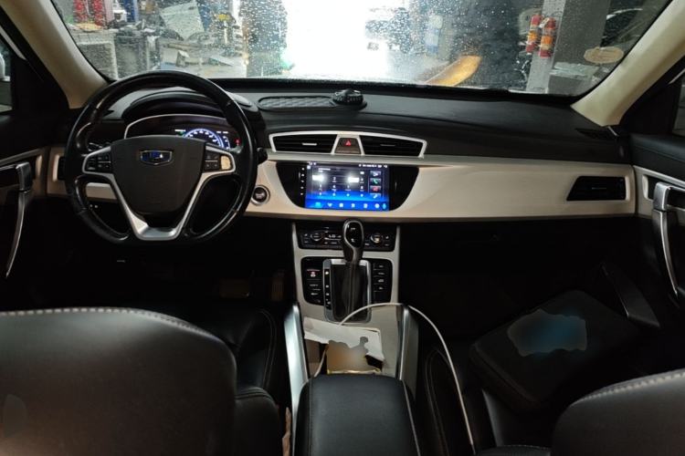 Used Geely Auto Emgrand X7 Sport 2018 1.8TD Automatic Two-Wheel Drive Smart Connect 4G Internet Edition Center Console
