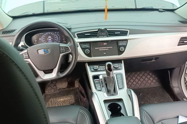 Used Geely Auto Emgrand X7 Sport 2018 1.8TD Automatic Two-Wheel Drive Smart Connect 4G Internet Edition Center Console