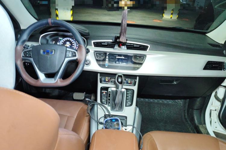 Used Geely Auto Emgrand X7 Sport 2018 1.8TD Automatic All-Wheel-Drive ZhiZun Model with 4G Connectivity Center Console