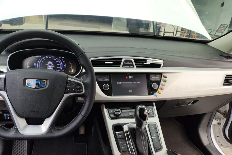 Used Geely Auto Emgrand X7 Sport 2018 1.8TD Automatic Two-Wheel Drive Smart Connect 4G Internet Edition Center Console