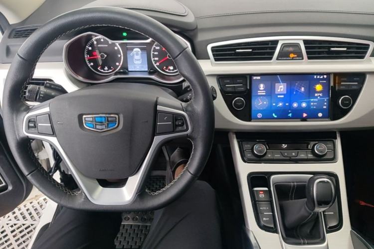 Used Geely Auto Emgrand X7 Sport 2018 1.8TD Manual Two-Wheel Drive Zhiya Model Center Console