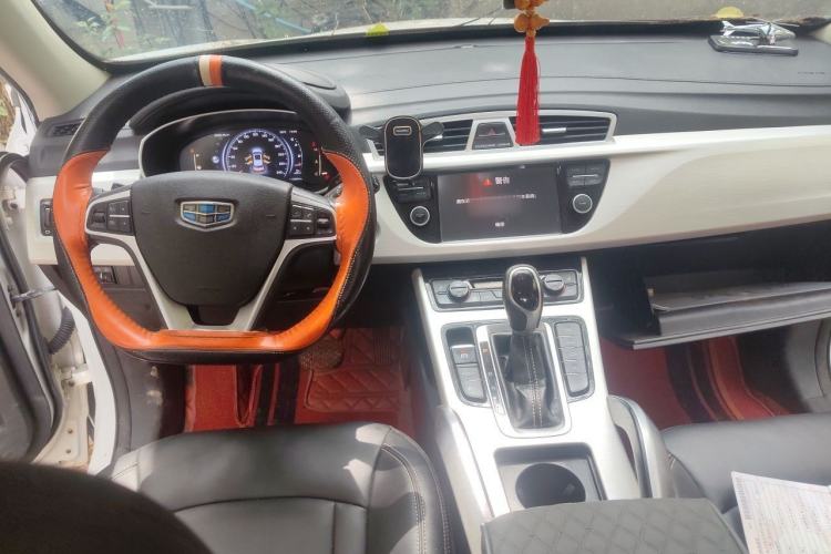 Used Geely Auto Emgrand X7 Sport 2018 1.8TD Automatic Two-Wheel Drive Smart Connect 4G Internet Edition Center Console