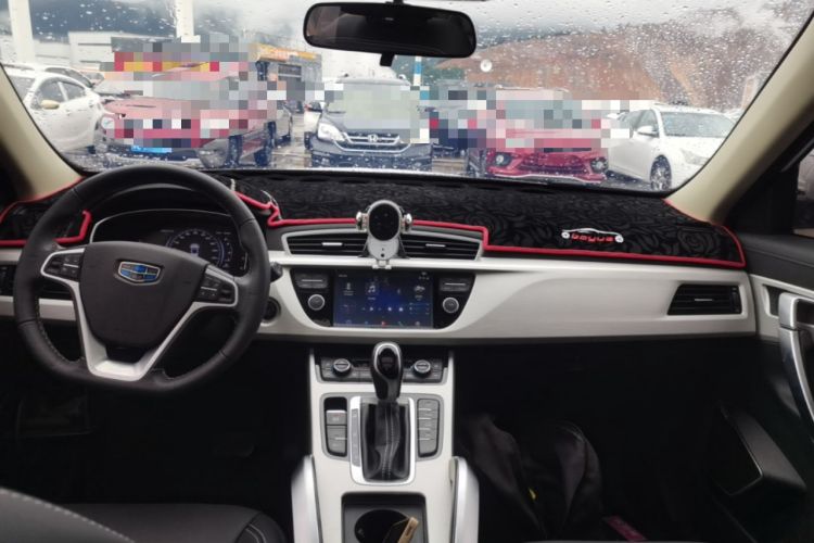 Used Geely Auto Emgrand X7 Sport 2018 1.8TD Automatic Two-Wheel Drive Smart Connect 4G Internet Edition Center Console