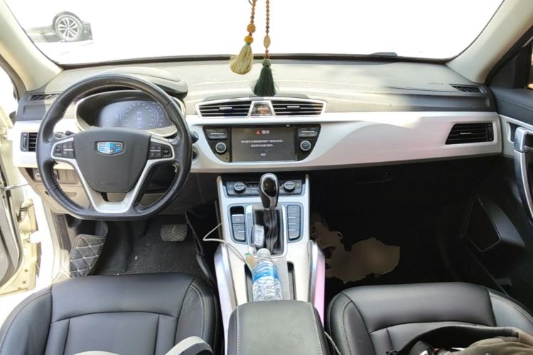 Used Geely Auto Emgrand X7 Sport 2018 1.8TD Automatic Two-Wheel Drive Smart Connect 4G Internet Edition Center Console